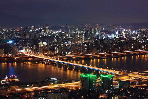 JPG 도로 백그라운드 야경 조명 서울 한국 빌딩 사람없음 야외 건물 빛 강 도시풍경 도시 한강 영동대교 가교 건축물 아시아 길 교통시설 풍경 다리_건축물 야간 랜드마크 파일형식 풍경_경치