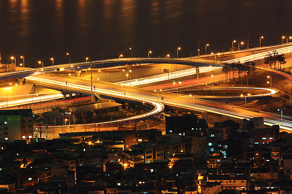 JPG 도로 백그라운드 야경 가로등 조명 주택 서울 한국 사람없음 야외 건물 빛 강 도시풍경 도시 한강 가교 건축물 공공시설 아시아 길 교통시설 풍경 야간 랜드마크 파일형식 풍경_경치
