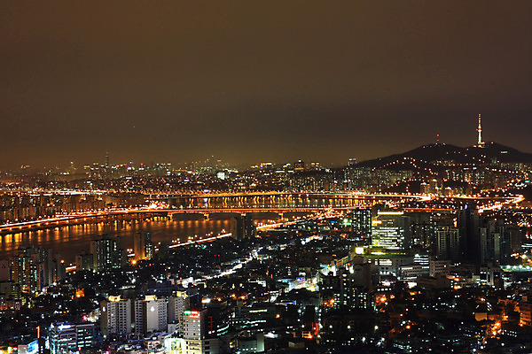 JPG 도로 백그라운드 야경 조명 서울 한국 빌딩 사람없음 야외 건물 빛 강 도시풍경 도시 한강 가교 건축물 아시아 길 교통시설 풍경 야간 랜드마크 파일형식 풍경_경치