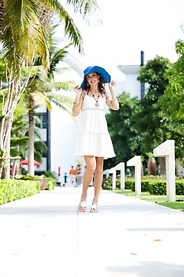 포토 JPG 주간 전신 서양인 외국인 나무 식물 백인 모델 해외기획촬영 모자 해외 드레스 계절 원피스 여자 길 여유 2010년태국 여행 포즈 태국 휴가 휴식 한명 서기 미소 웃음 사람 20대 성인 취미 야외 앞모습 여름 여름휴가 바캉스 야자수 중절모 휴양지 클로슈 비치모자 여자만 여자한명만 성인여자만 청년만 청년여자만 성인한명만 청년여자한명만 성인여자한명만 성인만 국내포토 자연요소 모자_잡화 1 잡화 옷 감정 아시아 뷰포인트 컨셉 모션 표정 인종 청년 장소 파일형식 여름_계절