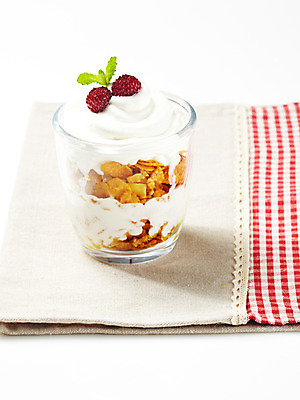 포토 JPG 스튜디오촬영 그릇 음식 과일 딸기 아이스크림 디저트 여름음식 사람없음 과자 식탁보 용기 시리얼 생크림 빙수 파르페 제철음식 국내포토 식기 실내 크림 제철 파일형식 여름_계절