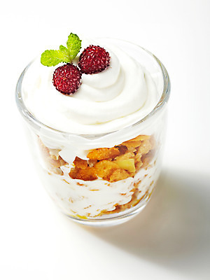 포토 JPG 스튜디오촬영 그릇 음식 과일 딸기 아이스크림 디저트 여름음식 사람없음 과자 용기 시리얼 생크림 빙수 파르페 제철음식 국내포토 식기 실내 크림 제철 파일형식 여름_계절