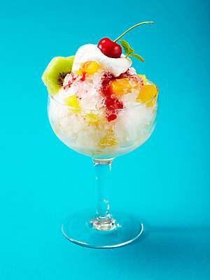 포토 JPG 스튜디오촬영 그릇 음식 과일 디저트 여름음식 키위 사람없음 얼음 용기 앵두 빙수 파르페 과일빙수 후르츠칵테일 제철음식 국내포토 자연요소 식기 열매 실내 제철 파일형식 여름_계절