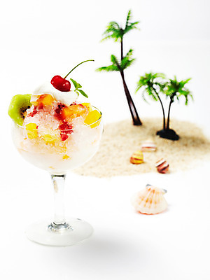 포토 JPG 스튜디오촬영 나무 식물 그릇 음식 과일 조개 디저트 여름음식 키위 사람없음 장식 야자수 얼음 용기 앵두 조개껍데기 빙수 파르페 과일빙수 후르츠칵테일 제철음식 국내포토 자연요소 식기 열매 어패류 실내 제철 파일형식 여름_계절