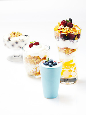 포토 JPG 스튜디오촬영 그릇 열매 음식 과일 디저트 여름음식 사람없음 과자 용기 시리얼 크림 빙수 파르페 요거트 제철음식 국내포토 식물 식기 유제품 실내 제철 파일형식 여름_계절