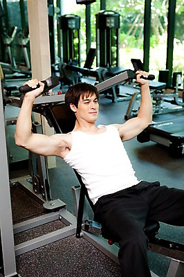 포토 JPG 서양인 외국인 백인 해외기획촬영 라이프스타일 웰빙 남자 2010년태국 커플라이프 실내 건강 한명 사람 앉기 상반신 20대 성인 라이프 운동복 운동 운동기구 헬스 헬스장 벤치프레스 가슴운동 인클라인벤치프레스 남자만 남자한명만 성인남자만 청년만 청년남자만 청년남자한명만 성인한명만 성인남자한명만 성인만 국내포토 1 커플 옷 모션 인종 청년 내부 생활 파일형식