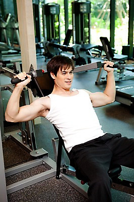 포토 JPG 서양인 외국인 백인 해외기획촬영 라이프스타일 웰빙 남자 2010년태국 커플라이프 실내 건강 한명 미소 웃음 사람 앉기 상반신 20대 성인 라이프 운동복 운동 운동기구 헬스 헬스장 벤치프레스 가슴운동 인클라인벤치프레스 남자만 남자한명만 성인남자만 청년만 청년남자만 청년남자한명만 성인한명만 성인남자한명만 성인만 국내포토 1 커플 옷 모션 표정 인종 청년 내부 생활 파일형식