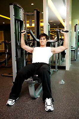 포토 JPG 전신 서양인 외국인 백인 해외기획촬영 라이프스타일 웰빙 남자 2010년태국 커플라이프 실내 건강 한명 사람 앉기 20대 성인 라이프 운동복 운동 운동기구 헬스 헬스장 벤치프레스 가슴운동 인클라인벤치프레스 남자만 남자한명만 성인남자만 청년만 청년남자만 청년남자한명만 성인한명만 성인남자한명만 성인만 국내포토 1 커플 옷 모션 인종 청년 내부 생활 파일형식