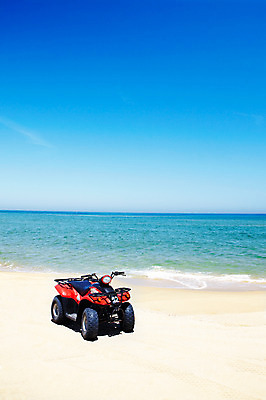 포토 JPG 주간 모래 바다 하늘 풍경 해변 사람없음 야외 여름 모래사장 4륜바이크 국내포토 자연요소 계절 바이크 파일형식
