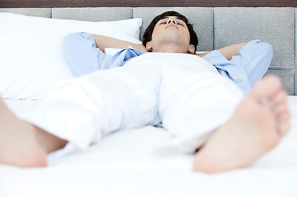 포토 JPG 전신 서양인 외국인 백인 해외기획촬영 라이프스타일 남자 여유 2010년태국 맨라이프 쿠션 베개 침구 발 휴식 실내 한명 사람 20대 성인 취미 라이프 눕기 이불 침대 잠 수면 발바닥 발가락 남자만 남자한명만 성인남자만 청년만 청년남자만 청년남자한명만 성인한명만 성인남자한명만 성인만 국내포토 1 감정 가구 컨셉 모션 인종 청년 내부 생활 신체부위 물 파일형식