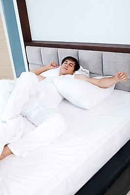 포토 JPG 전신 서양인 외국인 백인 해외기획촬영 라이프스타일 남자 여유 2010년태국 맨라이프 쿠션 베개 침구 휴식 실내 한명 사람 20대 성인 취미 라이프 눕기 이불 침대 잠 수면 남자만 남자한명만 성인남자만 청년만 청년남자만 청년남자한명만 성인한명만 성인남자한명만 성인만 국내포토 1 감정 가구 컨셉 모션 인종 청년 내부 생활 물 파일형식