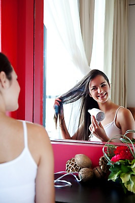 포토 JPG 서양인 외국인 식물 백인 모델 해외기획촬영 우먼라이프 라이프스타일 웰빙 여자 꽃 2010년태국 포즈 건조 실내 한명 미소 웃음 사람 상반신 20대 성인 라이프 뒷모습 뷰티 반사 거울 드라이어 오브젝트 머리말리기 의료성형뷰티 여자만 여자한명만 성인여자만 청년만 청년여자만 성인한명만 청년여자한명만 성인여자한명만 성인만 국내포토 1 뷰포인트 표정 인종 청년 내부 생활 미용용품 파일형식