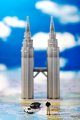 포토 JPG 스튜디오촬영 해외 나라 해외여행 여행 세계지도 지도 자동차 실내 사람 빌딩 사람없음 건물 관광지 세계 모형 미니어처 피규어 세계여행 오브젝트 말레이시아 쌍둥이빌딩 페트로나스트윈타워 국내포토 건축물 아시아 육상교통 내부 쿠알라룸푸르 파일형식