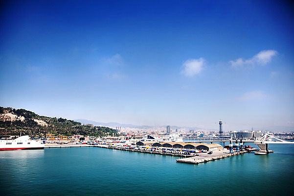 포토 JPG 주간 구름 해외풍경 해외 유럽 바다 유럽풍경 하늘 풍경 사람없음 야외 관광지 항구 도시 스페인 바르셀로나 스페인문화 선박 국내포토 자연요소 나라 여행 수상교통 교통시설 유럽문화 파일형식