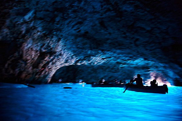 포토 JPG 해외풍경 해외 유럽 유럽풍경 풍경 야외 파란색 관광지 여행객 이탈리아 도시 동굴 이탈리아문화 카프리 카프리섬 선박 국내포토 나라 컬러 섬 여행 수상교통 사람 유럽문화 파일형식