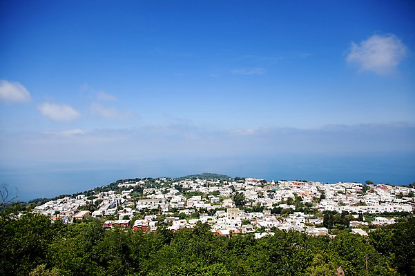 포토 JPG 주간 구름 해외풍경 해외 유럽 바다 유럽풍경 하늘 풍경 사람없음 야외 관광지 마을 이탈리아 도시 숲 이탈리아문화 아나카프리 카프리 국내포토 자연요소 나라 여행 유럽문화 파일형식