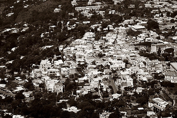 포토 JPG 주간 해외풍경 해외 유럽 해외여행 유럽풍경 흑백 풍경 사람없음 야외 건물 관광지 마을 이탈리아 도시 숲 이탈리아문화 아나카프리 카프리 국내포토 자연요소 건축물 나라 여행 촬영기법 유럽문화 파일형식