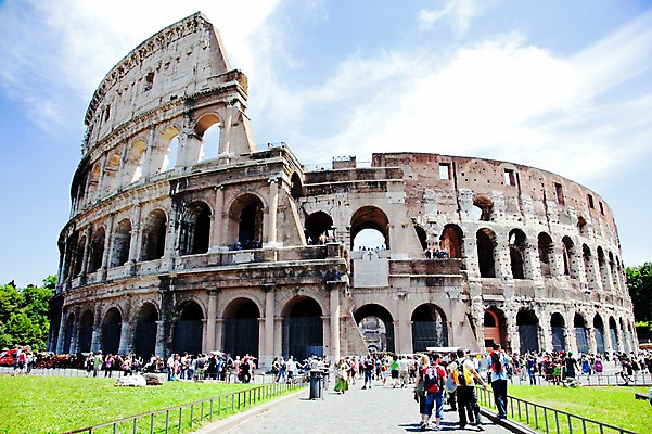 포토 JPG 주간 구름 해외풍경 해외 건축물 건축 유럽 고건축 유럽풍경 하늘 유럽건축 풍경 잔디 야외 관광지 여행객 이탈리아 세계문화유산 도시 로마 이탈리아문화 콜로세움 국내포토 자연요소 식물 나라 여행 서양건축 사람 문화재 유럽문화 파일형식