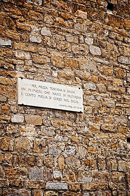 포토 JPG 주간 해외풍경 해외 유럽 벽 유럽풍경 돌담 풍경 사람없음 야외 이탈리아 표지판 이탈리아문화 피렌체 국내포토 자연요소 나라 알림판 담장 돌_바위 유럽문화 파일형식