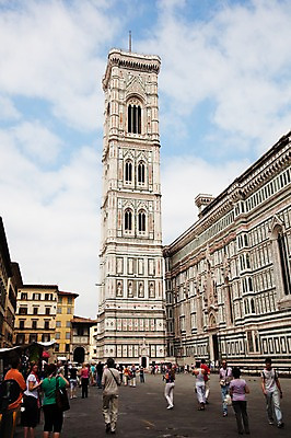 포토 JPG 주간 구름 해외풍경 해외 건축물 건축 유럽 고건축 유럽풍경 하늘 유럽건축 풍경 야외 건물 관광지 여행객 탑 이탈리아 도시 이탈리아문화 종탑 피렌체 국내포토 자연요소 나라 여행 서양건축 사람 유럽문화 파일형식