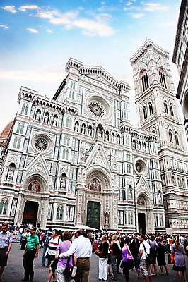 포토 JPG 주간 구름 해외풍경 해외 건축물 건축 유럽 고건축 유럽풍경 하늘 유럽건축 거리 풍경 여러명 야외 건물 관광지 성당 여행객 이탈리아 도시 보행자 이탈리아문화 브루넬레스키 산타마리아델피오레성당 피렌체 국내포토 자연요소 나라 여행 다수 서양건축 종교건축 사람 유럽문화 파일형식