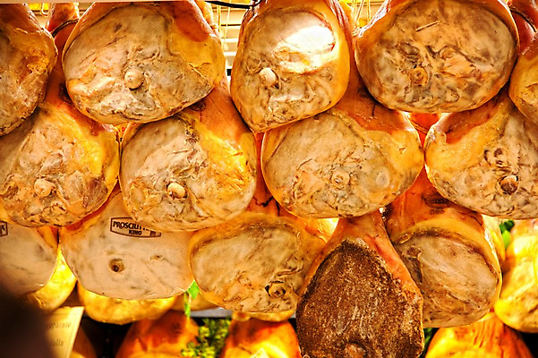 포토 JPG 해외 유럽 음식 실내 육류 돼지고기 사람없음 이탈리아 전시 햄 피렌체 하몽 국내포토 나라 식재료 내부 파일형식