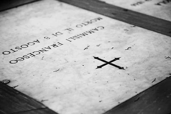 포토 JPG 주간 해외풍경 해외 유럽 유럽풍경 풍경 사람없음 야외 이탈리아 돌_바위 무덤 도시 비석 이탈리아문화 피렌체 국내포토 자연요소 나라 유럽문화 파일형식