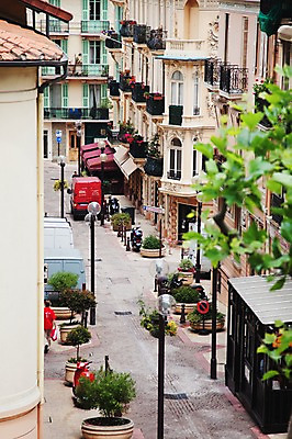 포토 JPG 주간 나무 식물 해외풍경 해외 유럽 화분 가로등 유럽풍경 자동차 거리 풍경 야외 건물 관광지 프랑스 도시 보행자 골목길 가로수 프랑스문화 모나코 국내포토 자연요소 건축물 공공시설 나라 길 육상교통 여행 유럽문화 파일형식