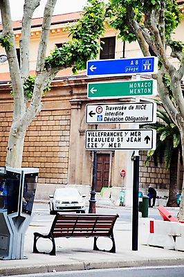 포토 JPG 주간 나무 식물 해외풍경 해외 유럽 가로등 벤치 의자 유럽풍경 자동차 거리 풍경 야외 건물 관광지 프랑스 도시 표지판 공중전화 가로수 프랑스문화 니스 국내포토 자연요소 건축물 공공시설 나라 육상교통 여행 가구 알림판 전화기 유럽문화 파일형식