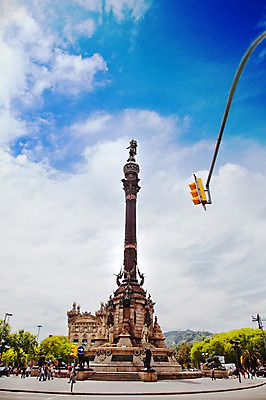 포토 JPG 주간 구름 해외풍경 해외 유럽 유럽풍경 하늘 풍경 야외 관광지 조형물 조각상 여행객 탑 도시 보행자 스페인 광장 바르셀로나 구시가지 람블라스 람블라스거리 스페인문화 콜럼버스탑 국내포토 자연요소 건축물 나라 여행 거리 미술 사람 유럽문화 파일형식