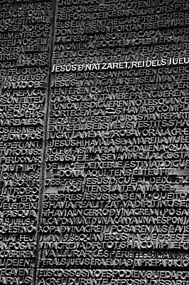 포토 JPG 문자 해외풍경 해외 알파벳 유럽 벽 조각 유럽풍경 풍경 사람없음 관광지 세계문화유산 도시 스페인 바르셀로나 가우디 사그라다파밀리아 성가족성당 스페인문화 안토니오가우디 조각_조소 국내포토 영어 나라 여행 성당 문화재 유럽문화 조소 파일형식