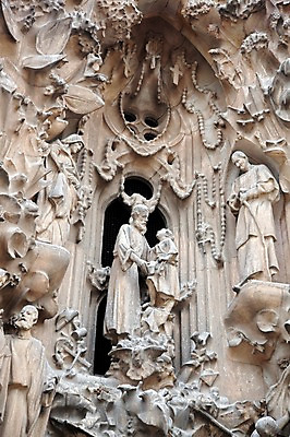 포토 JPG 주간 해외풍경 해외 유럽 십자가 유럽풍경 풍경 사람없음 야외 관광지 조형물 조각상 세계문화유산 도시 스페인 석상 바르셀로나 가우디 사그라다파밀리아 성가족성당 스페인문화 안토니오가우디 국내포토 자연요소 나라 여행 미술 성당 문화재 유럽문화 파일형식