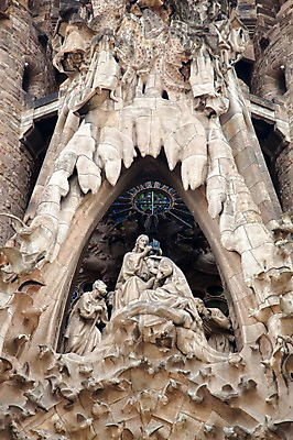 포토 JPG 주간 해외풍경 해외 유럽 유럽풍경 풍경 사람없음 야외 관광지 조형물 조각상 세계문화유산 도시 스페인 바르셀로나 가우디 사그라다파밀리아 성가족성당 스페인문화 안토니오가우디 국내포토 자연요소 나라 여행 미술 성당 문화재 유럽문화 파일형식