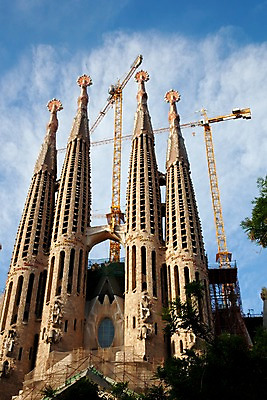 포토 JPG 주간 해외풍경 해외 건축물 건축 유럽 고건축 유럽풍경 유럽건축 공사 풍경 사람없음 야외 관광지 성당 세계문화유산 도시 스페인 기중기 바르셀로나 공사중 가우디 사그라다파밀리아 성가족성당 스페인문화 안토니오가우디 국내포토 자연요소 나라 여행 서양건축 종교건축 건설업 문화재 중장비 유럽문화 파일형식