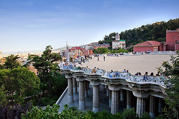 포토 JPG 주간 나무 식물 해외풍경 해외 건축물 건축 유럽 고건축 유럽풍경 하늘 유럽건축 풍경 야외 건물 관광지 세계문화유산 기둥 도시 스페인 숲 광장 바르셀로나 구엘공원 스페인문화 안토니오가우디 국내포토 자연요소 공원 나라 여행 서양건축 문화재 유럽문화 파일형식