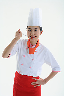 포토 JPG 스튜디오촬영 직업 여자 포즈 모션 실내 요리사모자 한명 미소 웃음 사람 동양인 상반신 20대 성인 숟가락 주방장 요리사 앞치마 한국인 조리복 먹기 여자만 여자한명만 성인여자만 청년만 청년여자만 성인한명만 청년여자한명만 성인여자한명만 성인만 국내포토 모자_잡화 1 유니폼 수저 표정 인종 청년 내부 파일형식