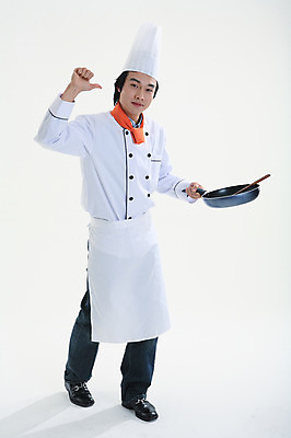 포토 JPG 스튜디오촬영 전신 직업 남자 포즈 모션 주방용품 실내 요리사모자 한명 미소 웃음 사람 동양인 20대 성인 주방장 요리사 앞치마 한국인 프라이팬 조리복 뒤집개 남자만 남자한명만 성인남자만 청년만 청년남자만 청년남자한명만 성인한명만 성인남자한명만 성인만 국내포토 모자_잡화 1 생활용품 유니폼 표정 인종 청년 내부 파일형식