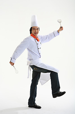 포토 JPG 스튜디오촬영 전신 직업 남자 포즈 모션 주방용품 실내 요리사모자 한명 미소 웃음 사람 동양인 20대 성인 주방장 요리사 앞치마 한국인 조리복 거품기 뒤집개 남자만 남자한명만 성인남자만 청년만 청년남자만 청년남자한명만 성인한명만 성인남자한명만 성인만 국내포토 모자_잡화 1 생활용품 유니폼 표정 인종 청년 내부 파일형식