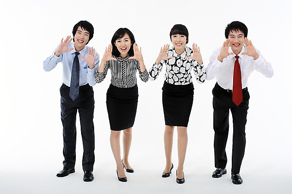 포토 JPG 스튜디오촬영 전신 여자 남자 포즈 비즈니스 모션 협력 실내 서기 미소 웃음 사람 동양인 정장 손짓 여러명 20대 성인 비즈니스라이프 외침 한국인 직장인 비즈니스맨 비즈니스우먼 동료 청년만 성인만 국내포토 직업 라이프스타일 옷 다수 관계 표정 인종 청년 내부 소리 파일형식