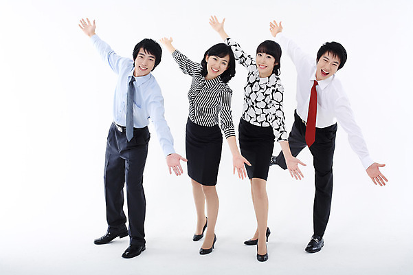 포토 JPG 스튜디오촬영 전신 여자 남자 포즈 비즈니스 모션 협력 실내 서기 미소 웃음 사람 동양인 정장 손짓 여러명 20대 성인 비즈니스라이프 한국인 직장인 비즈니스맨 비즈니스우먼 동료 청년만 성인만 국내포토 직업 라이프스타일 옷 다수 관계 표정 인종 청년 내부 파일형식