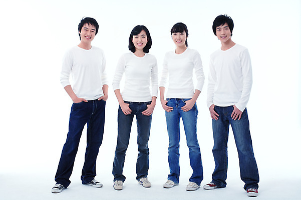포토 JPG 스튜디오촬영 전신 학생 여자 남자 대학생 포즈 운동화 모션 실내 서기 미소 웃음 사람 동양인 여러명 20대 청년 성인 캐주얼 친구 한국인 청바지 동창 청년만 성인만 국내포토 옷 다수 신발 바지 관계 표정 인종 내부 파일형식