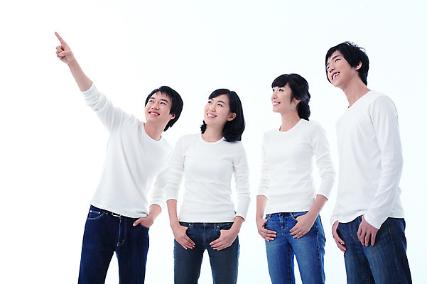 포토 JPG 스튜디오촬영 학생 응시 여자 남자 대학생 포즈 운동화 모션 실내 서기 미소 웃음 사람 동양인 손짓 여러명 상반신 20대 청년 성인 캐주얼 친구 한국인 청바지 가리킴 동창 청년만 성인만 국내포토 시선 옷 다수 신발 바지 관계 표정 인종 내부 파일형식