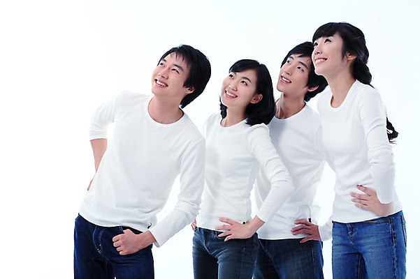 포토 JPG 스튜디오촬영 학생 응시 여자 남자 대학생 허리손 포즈 운동화 모션 실내 서기 미소 웃음 사람 동양인 여러명 상반신 20대 청년 성인 캐주얼 친구 한국인 청바지 동창 청년만 성인만 국내포토 시선 옷 다수 신발 바지 관계 표정 인종 내부 파일형식