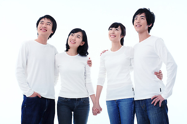 포토 JPG 스튜디오촬영 전신 학생 응시 여자 남자 대학생 허리손 포즈 운동화 모션 실내 서기 미소 웃음 사람 동양인 여러명 20대 청년 성인 캐주얼 친구 손잡기 한국인 청바지 동창 청년만 성인만 국내포토 시선 옷 다수 신발 바지 관계 표정 인종 내부 파일형식