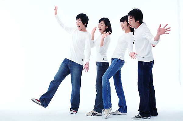 포토 JPG 스튜디오촬영 전신 학생 여자 남자 대학생 포즈 운동화 모션 실내 표정 서기 사람 동양인 손짓 여러명 20대 청년 성인 옆모습 캐주얼 친구 놀람 한국인 청바지 동창 청년만 성인만 국내포토 옷 감정 뷰포인트 다수 신발 바지 관계 인종 내부 파일형식