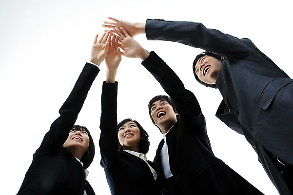 포토 JPG 스튜디오촬영 여자 남자 로우앵글 포즈 비즈니스 모션 협력 실내 서기 미소 웃음 사람 동양인 정장 손짓 여러명 상반신 20대 성인 비즈니스라이프 파이팅 한국인 직장인 비즈니스맨 비즈니스우먼 동료 청년만 성인만 국내포토 직업 라이프스타일 옷 뷰포인트 다수 관계 표정 인종 청년 내부 파일형식