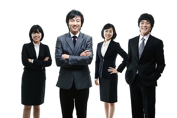 포토 JPG 스튜디오촬영 여자 남자 허리손 포즈 비즈니스 모션 협력 실내 서기 미소 웃음 사람 동양인 정장 여러명 상반신 20대 성인 비즈니스라이프 팔짱 한국인 직장인 비즈니스맨 비즈니스우먼 동료 리더 청년만 성인만 팀장 국내포토 직업 라이프스타일 옷 다수 관계 표정 인종 청년 내부 파일형식