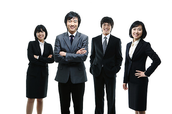 포토 JPG 스튜디오촬영 여자 남자 허리손 포즈 비즈니스 모션 협력 실내 서기 미소 웃음 사람 동양인 정장 여러명 상반신 20대 성인 비즈니스라이프 팔짱 한국인 직장인 비즈니스맨 비즈니스우먼 동료 리더 청년만 성인만 팀장 국내포토 직업 라이프스타일 옷 다수 관계 표정 인종 청년 내부 파일형식
