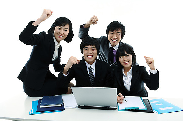 포토 JPG 스튜디오촬영 여자 남자 포즈 비즈니스 모션 탁자 협력 실내 미소 웃음 사람 앉기 동양인 정장 손짓 여러명 상반신 20대 성인 비즈니스라이프 노트북 컴퓨터 펜 볼펜 파이팅 공책 한국인 직장인 비즈니스맨 비즈니스우먼 책상 동료 문서 파일 청년만 성인만 국내포토 직업 라이프스타일 옷 가구 다수 관계 문구용품 표정 인종 청년 내부 전자제품 필기구 파일형식