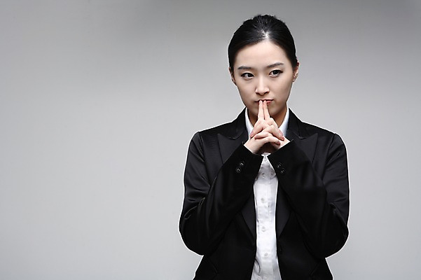 포토 JPG 스튜디오촬영 여자 포즈 생각 비즈니스 모션 실내 한명 사람 동양인 정장 손짓 상반신 20대 성인 한국인 직장인 비즈니스우먼 고민 여자만 여자한명만 성인여자만 청년만 청년여자만 성인한명만 청년여자한명만 성인여자한명만 성인만 국내포토 직업 1 옷 감정 인종 청년 내부 파일형식